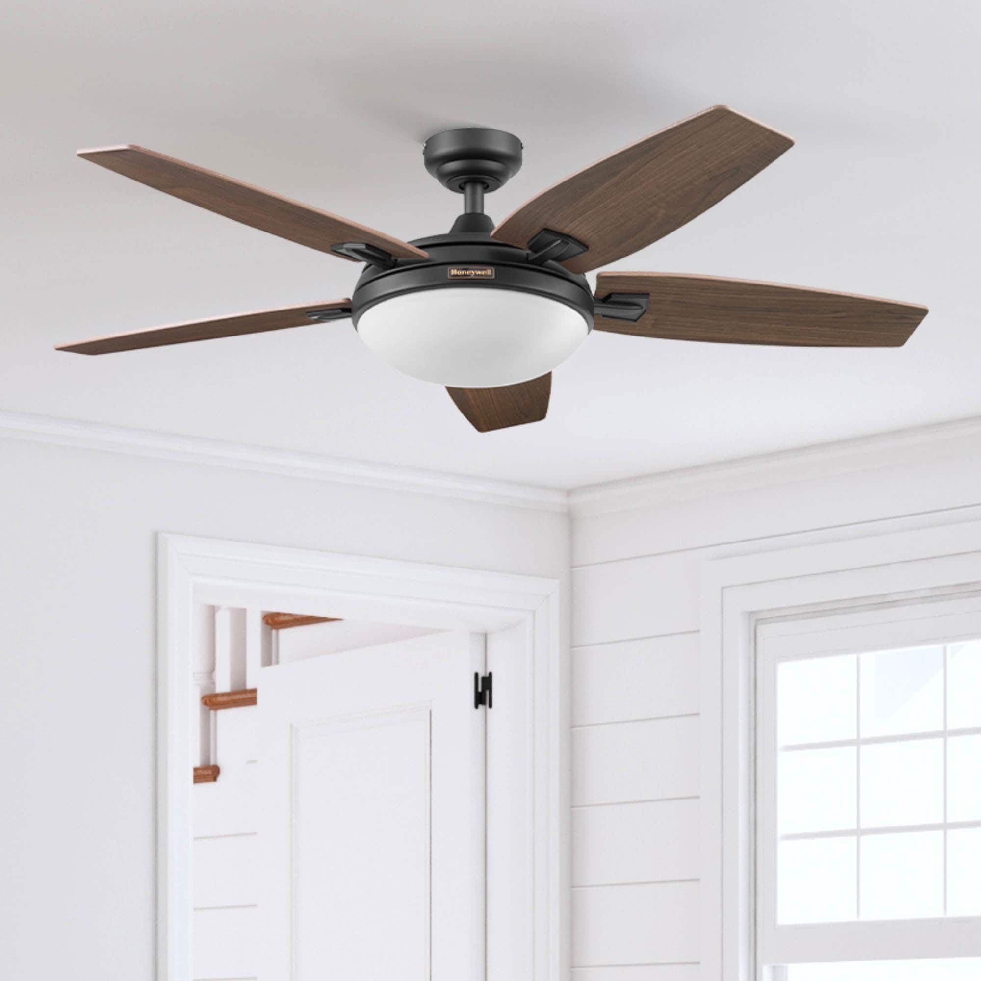 Ventilatore da soffitto Honeywell Carmel da 48 pollici con luce integrata e telecomando