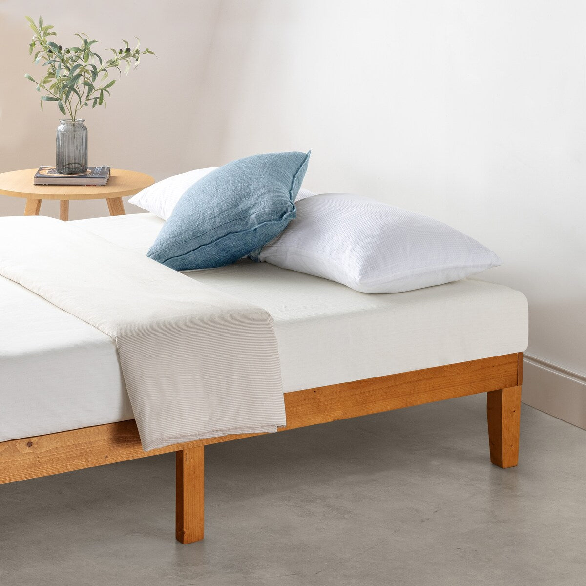 12 Letto a piattaforma classico in legno massello