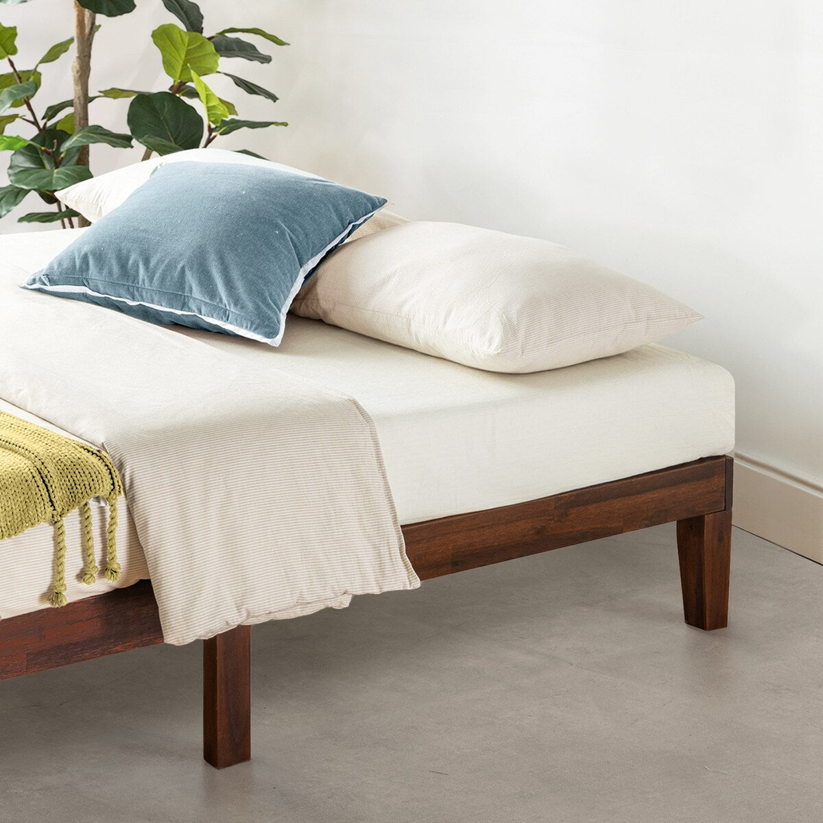 12 Letto a piattaforma classico in legno massello