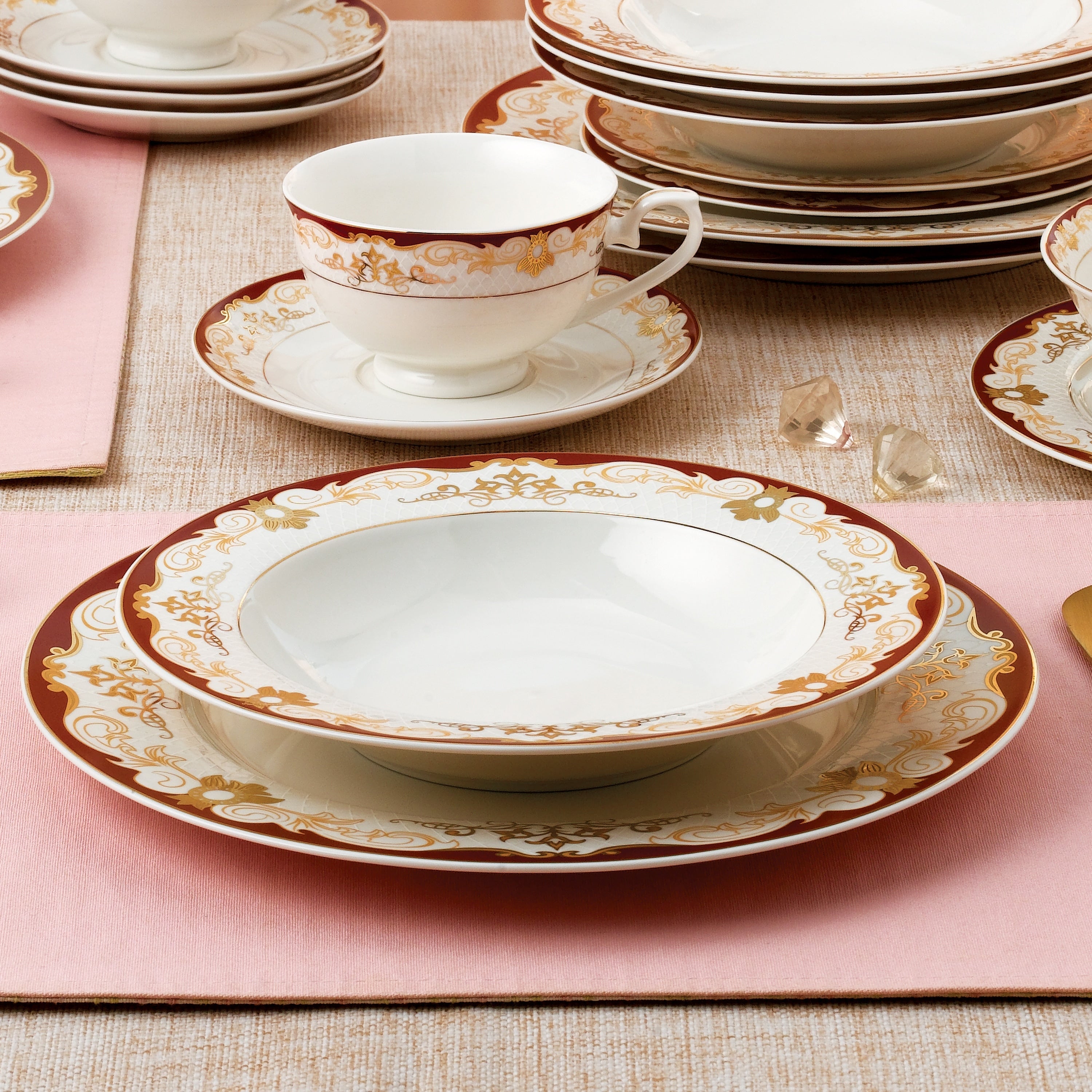 Set di stoviglie da 24 pezzi in porcellana fine, servizio per 4 di Lorren Home Trends