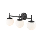 Lampada da bagno a 3 luci 929 Lighting in più finiture con paralumi in vetro opalino