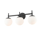 Lampada da bagno a 3 luci 929 Lighting in più finiture con paralumi in vetro opalino