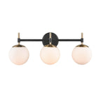 Lampada da bagno a 3 luci 929 Lighting in più finiture con paralumi in vetro opalino