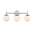 Lampada da bagno a 3 luci 929 Lighting in più finiture con paralumi in vetro opalino