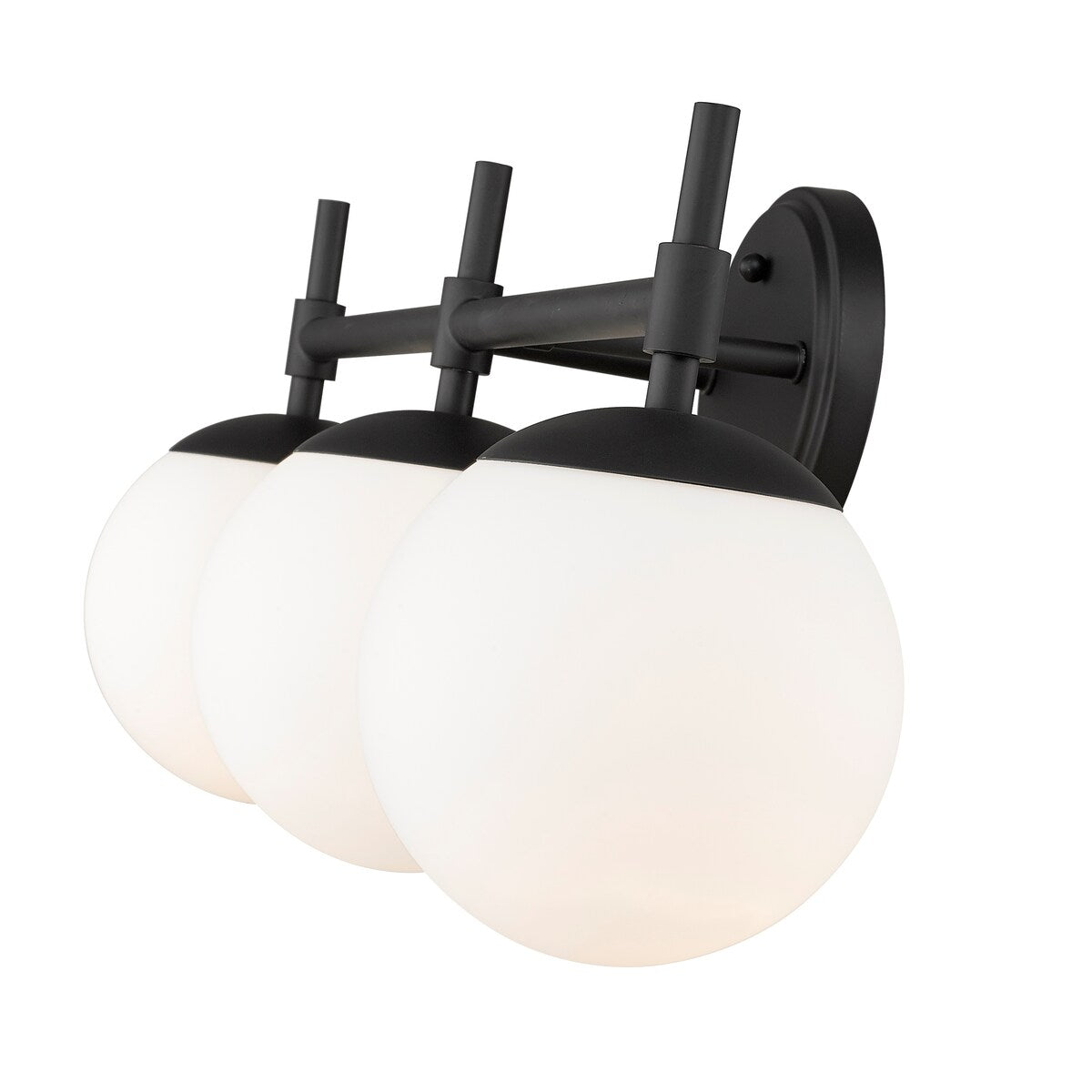 Lampada da bagno a 3 luci 929 Lighting in più finiture con paralumi in vetro opalino
