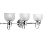 Lampada da bagno in stile costiero con tre luci, in cromo lucido e vetro prismatico trasparente doppio, collezione Archie - 8,75 x 26,25 x 7,25