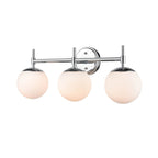 Lampada da bagno a 3 luci 929 Lighting in più finiture con paralumi in vetro opalino