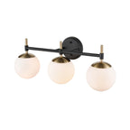 Lampada da bagno a 3 luci 929 Lighting in più finiture con paralumi in vetro opalino