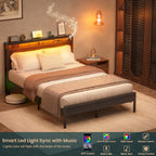 Struttura per letto in legno stile fattoria con stazione di ricarica e luci a LED