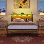 Struttura per letto in legno stile fattoria con stazione di ricarica e luci a LED