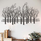Decorazione da parete in metallo nero con campo di alberi