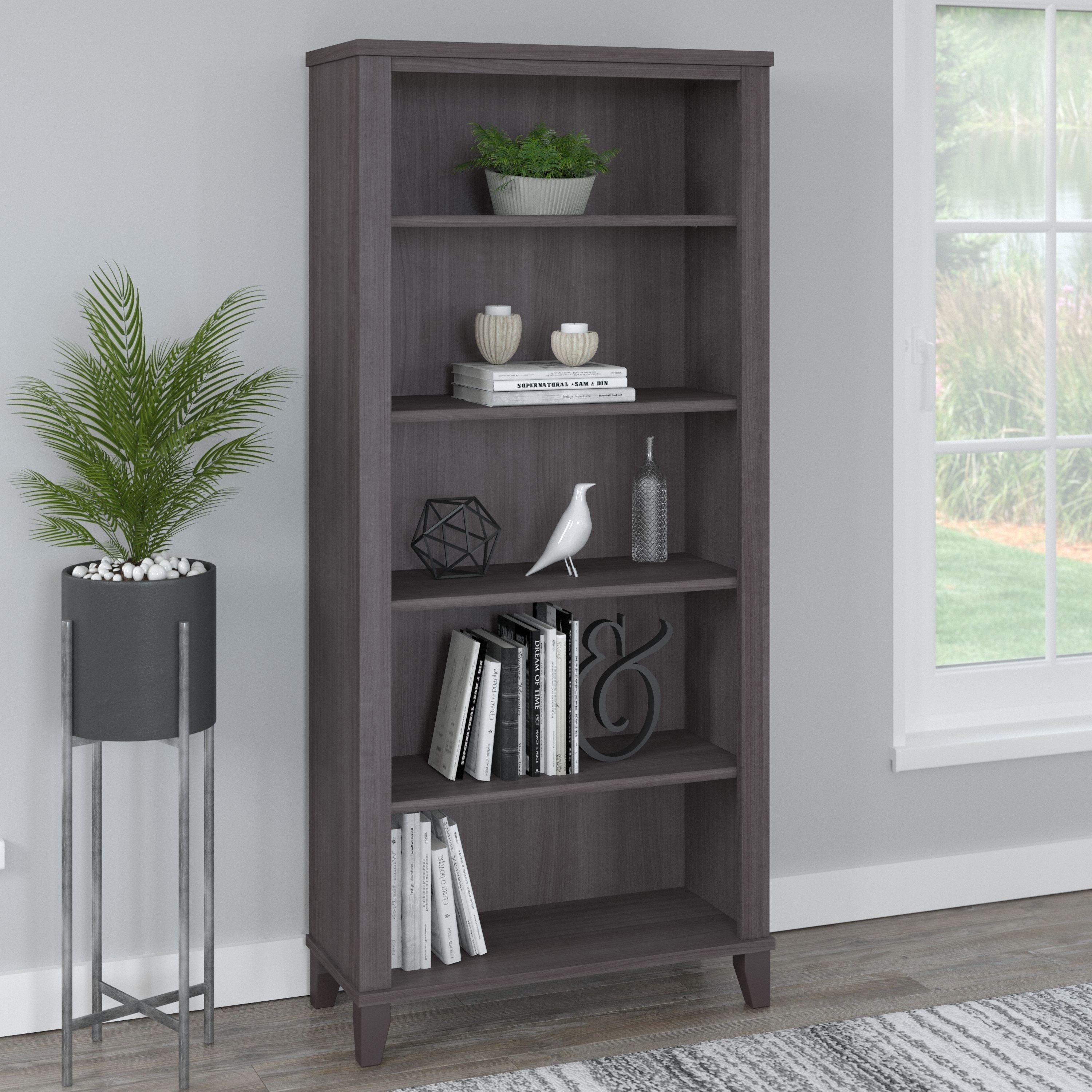 Libreria alta a 5 ripiani Somerset di Bush Furniture con ripiani regolabili