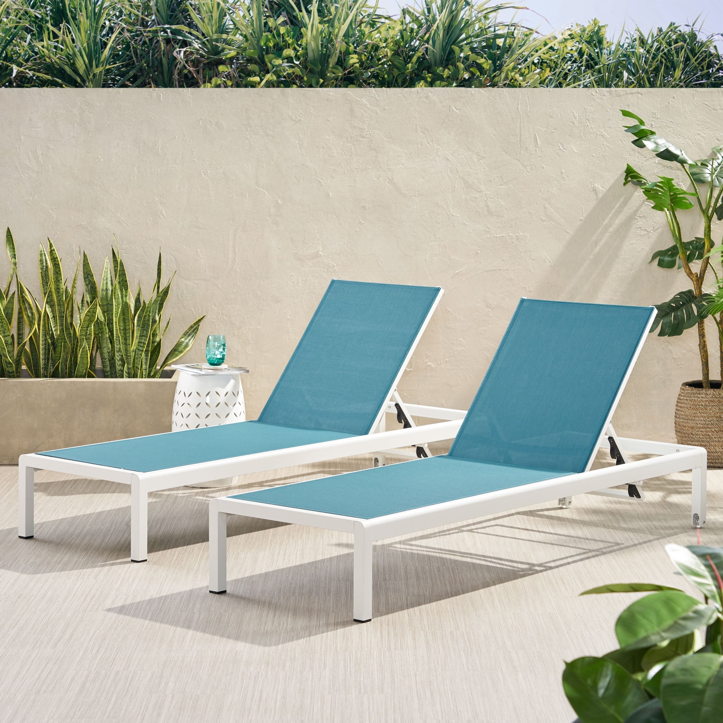 Chaise longue da esterno in alluminio Cape Coral (set da 2) di Christopher Knight Home - 77,56 P x 25,20 L x 11,80 A