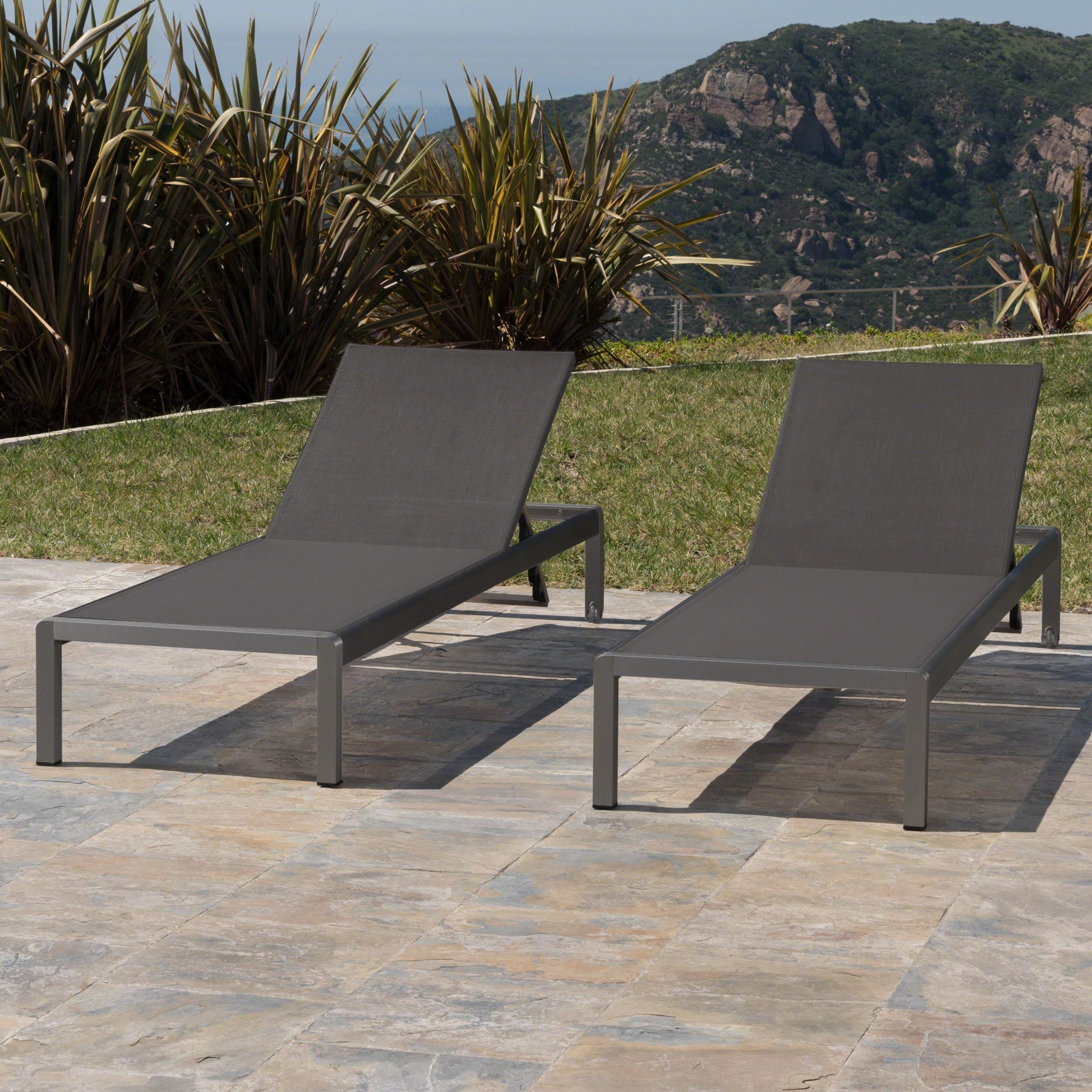 Chaise longue da esterno in alluminio Cape Coral (set da 2) di Christopher Knight Home - 77,56 P x 25,20 L x 11,80 A