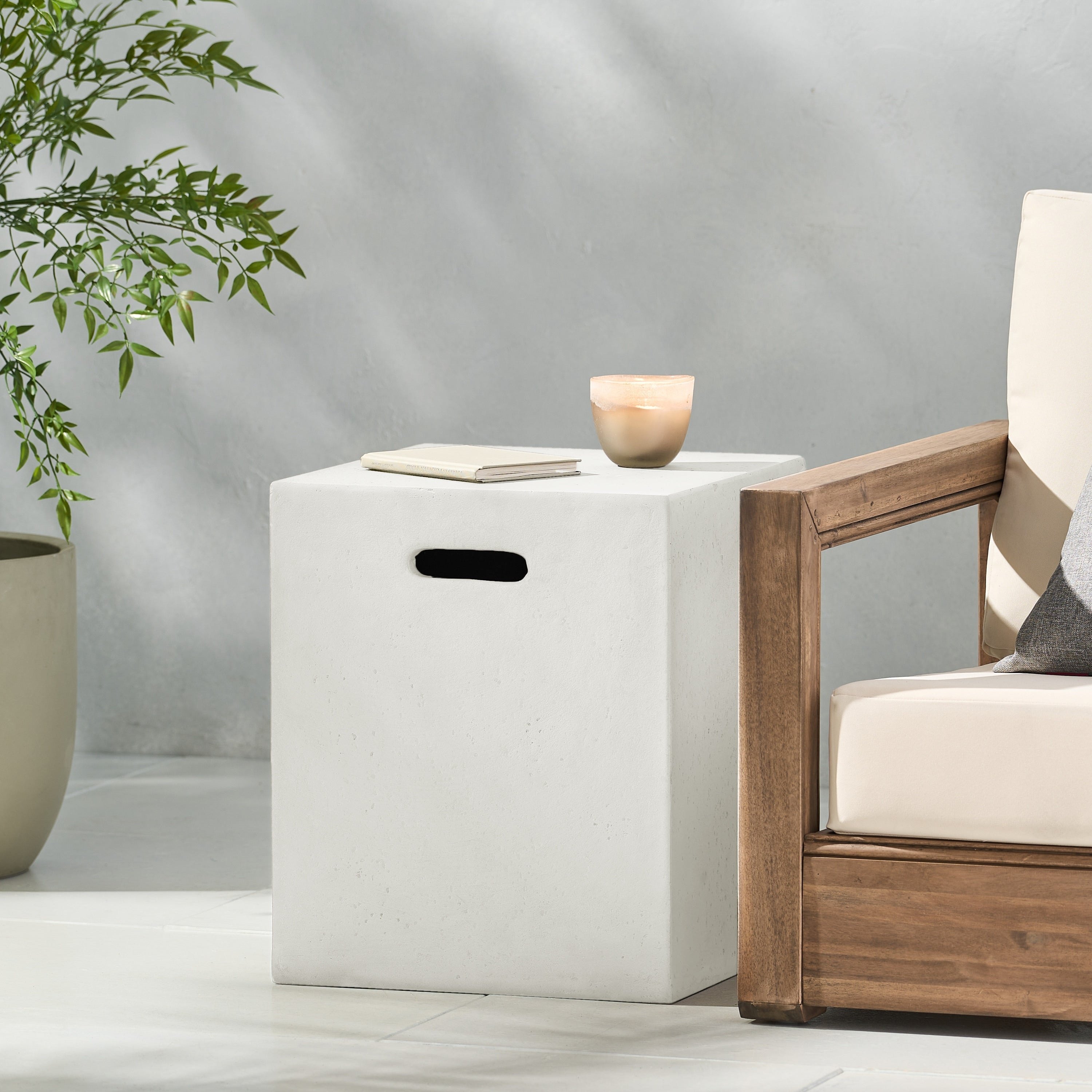 Christopher Knight Home - Tavolino laterale porta-cisterna in cemento leggero per esterni Aidan