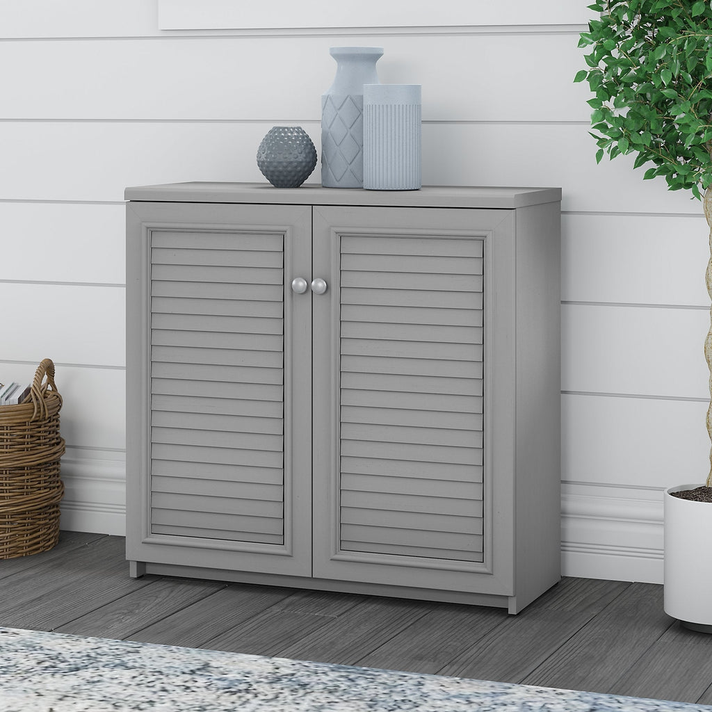 Mobiletto portaoggetti Fairview con ante e ripiani di Bush Furniture - 31,73 L x 12,76 P x 30,71 A