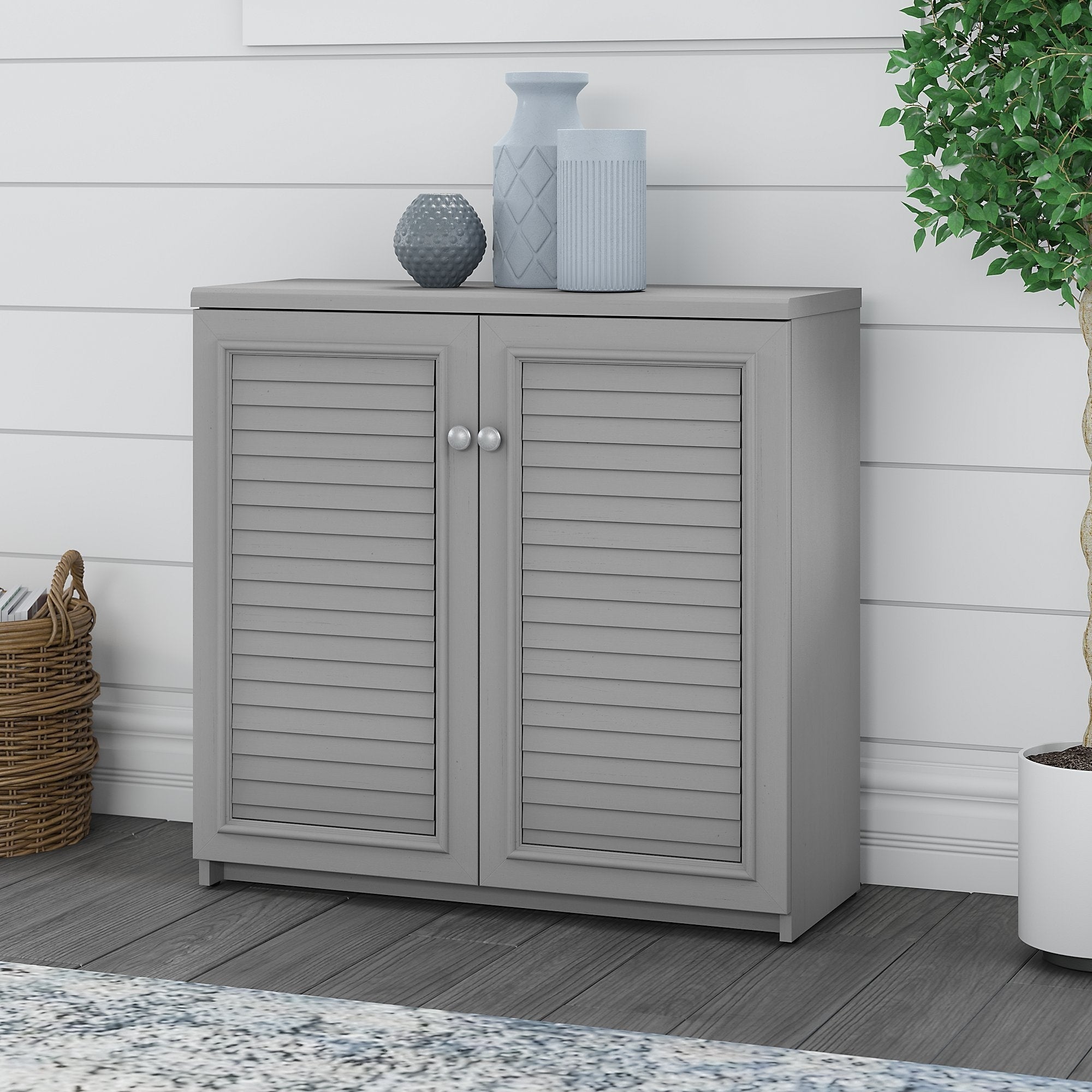 Mobiletto portaoggetti Fairview con ante e ripiani di Bush Furniture - 31,73 L x 12,76 P x 30,71 A