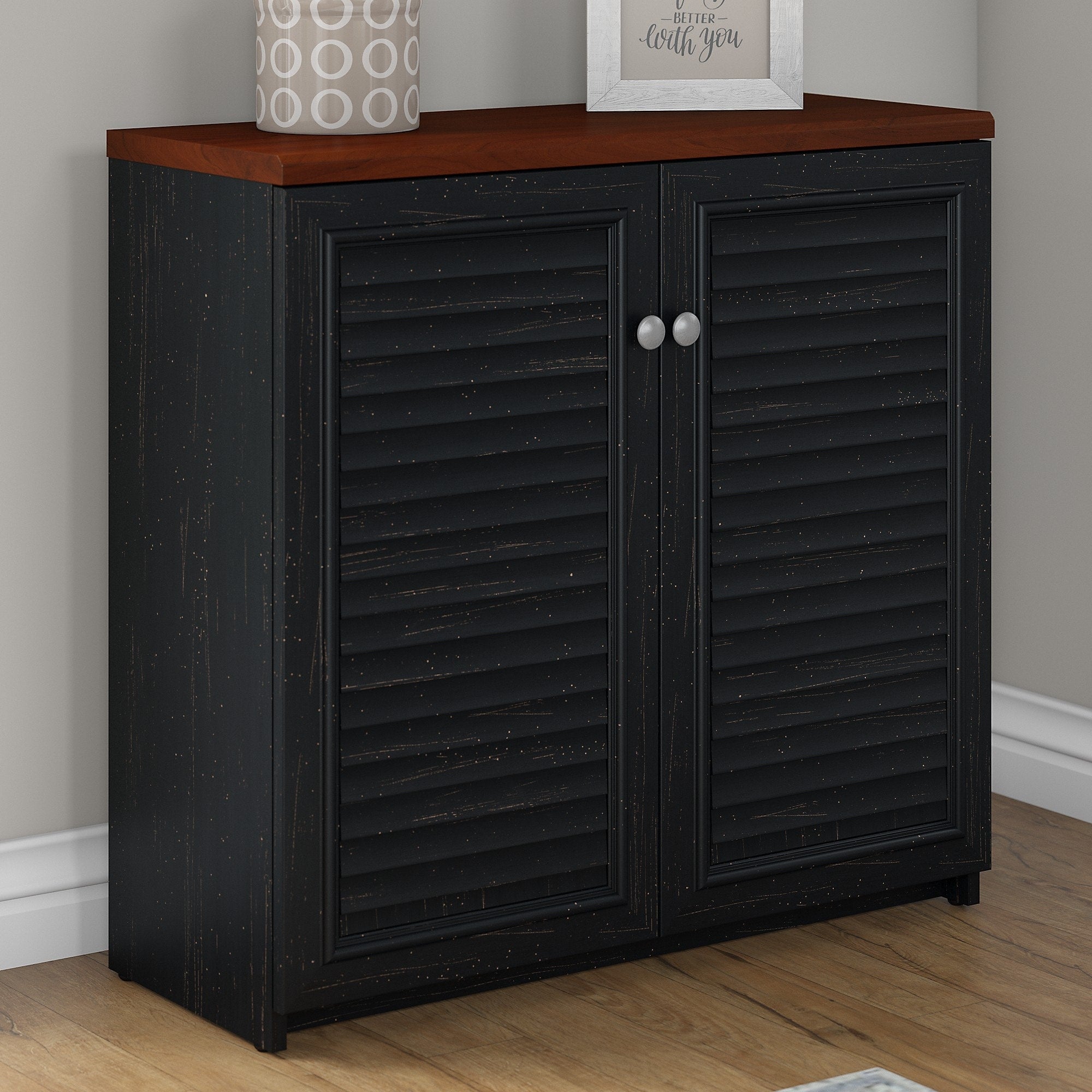 Mobiletto portaoggetti Fairview con ante e ripiani di Bush Furniture - 31,73 L x 12,76 P x 30,71 A