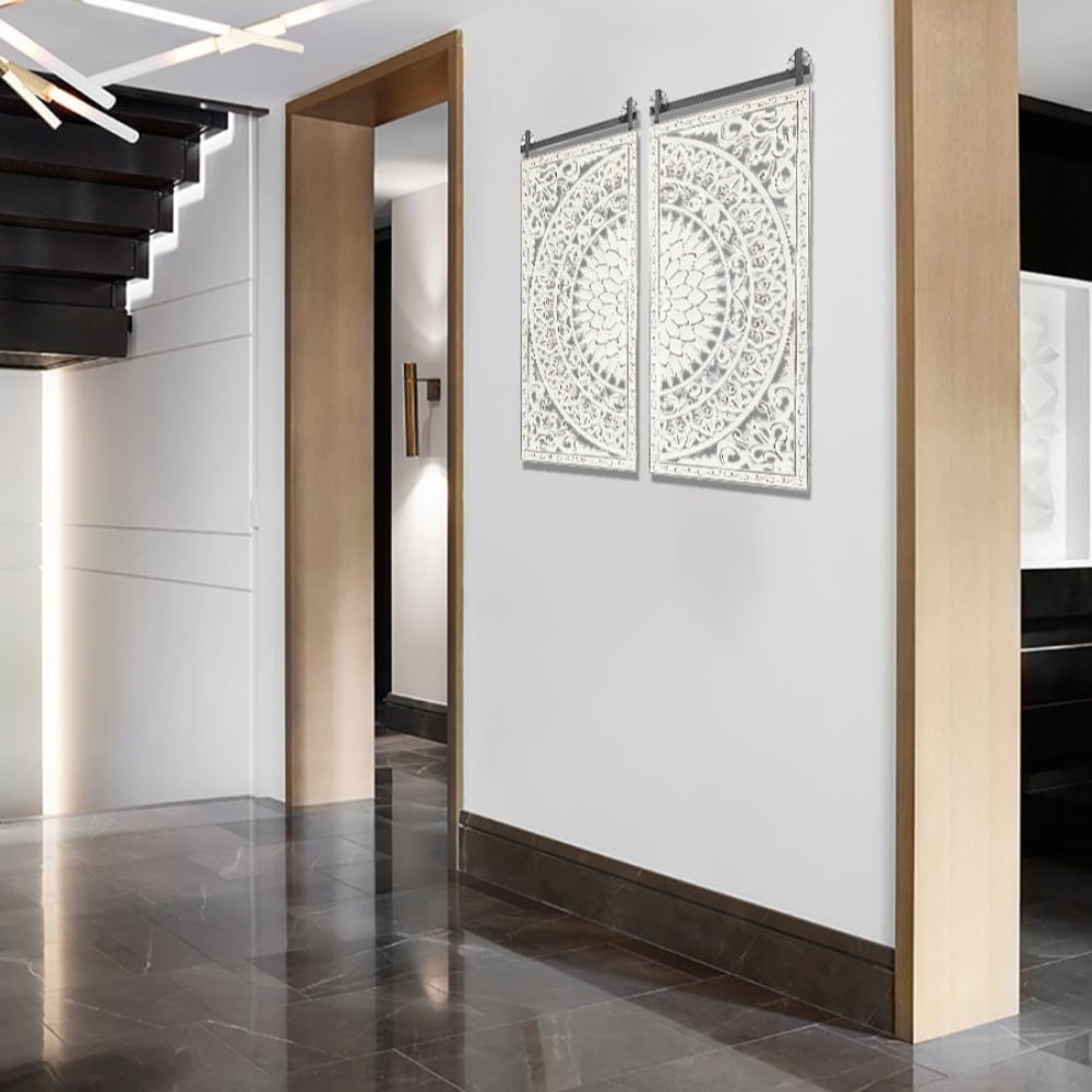 Decorazione murale in legno bianco avorio anticato con fiori e dettagli neri (set da 2)