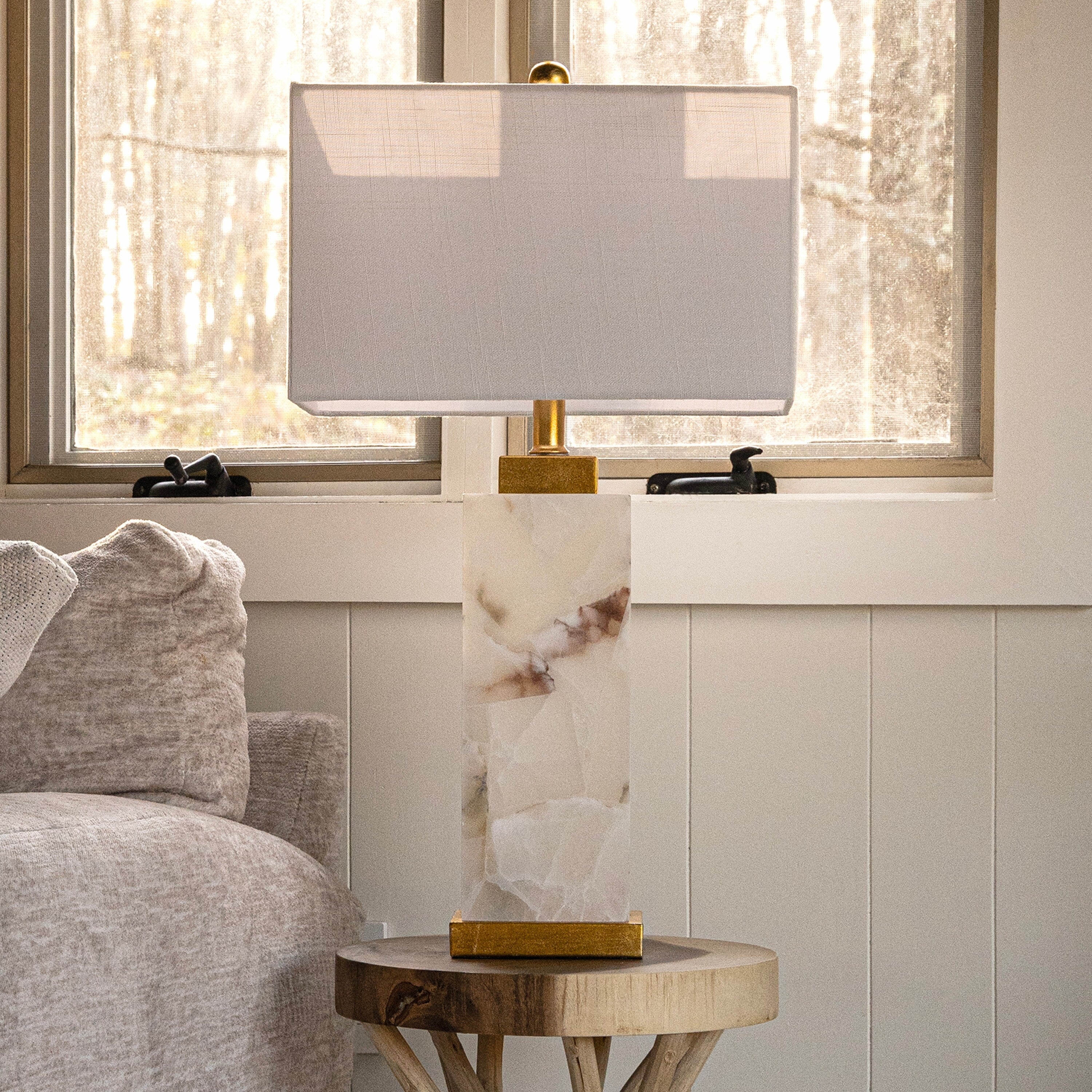 Lampada da tavolo a LED Eloise 27.5 Alabaster, bianco/foglia oro di JONATHAN Y