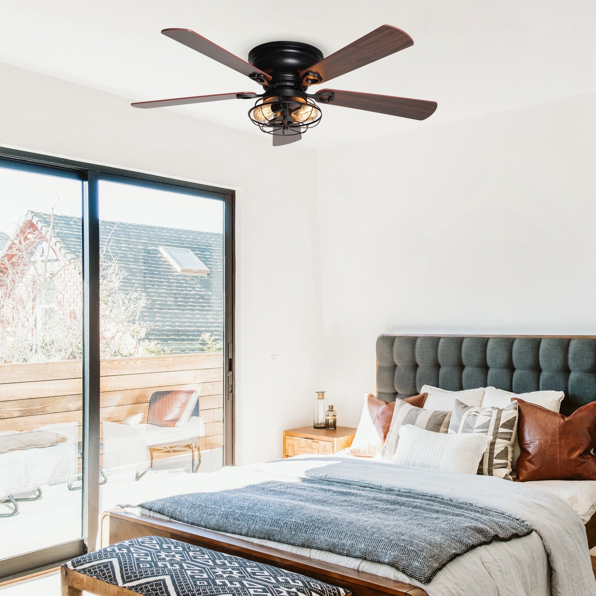 Ventilatore da soffitto nero a filo basso in legno da 48 pollici, 5 pale, modello Farmhouse, con telecomando e kit luci
