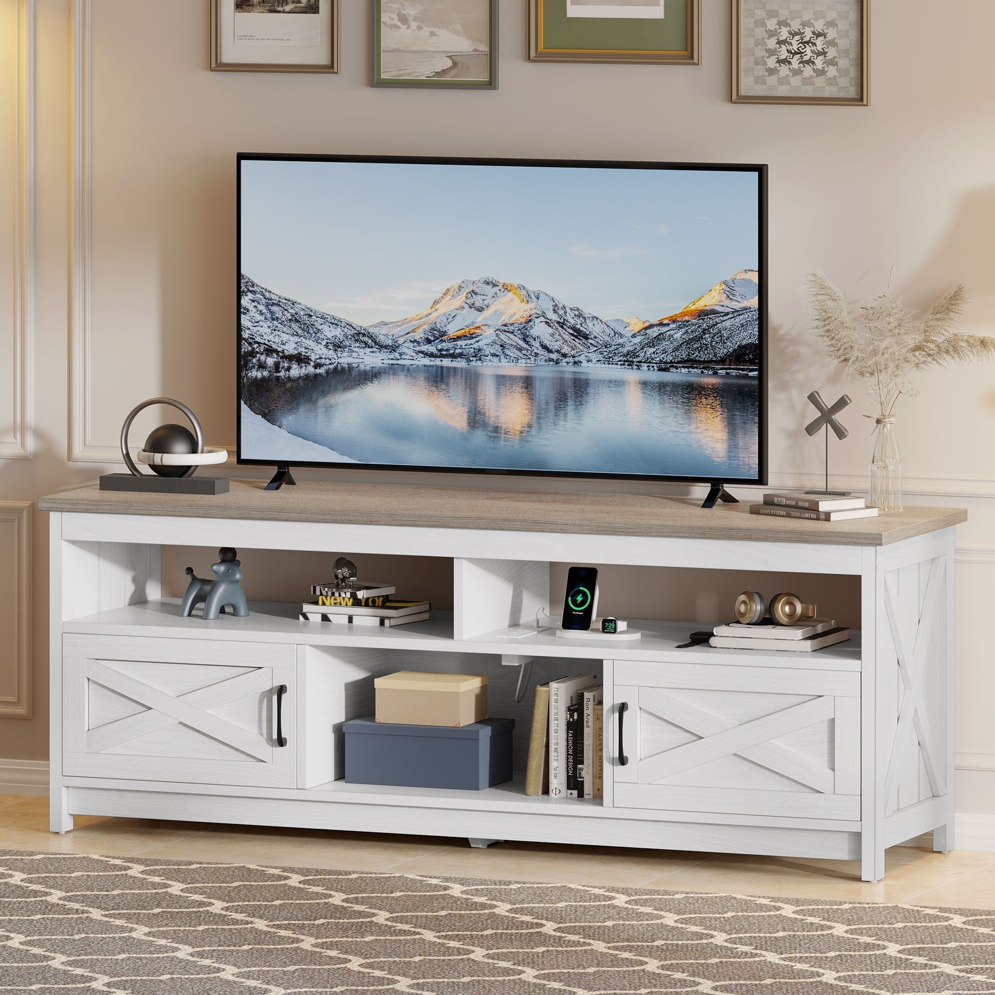 Mobile TV stile fattoria per TV fino a 65 pollici con ante e ripiani aperti, console multimediale, presa di corrente