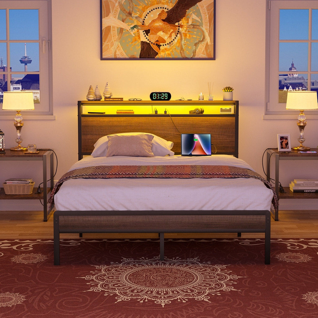 Struttura per letto in legno stile fattoria con stazione di ricarica e luci a LED