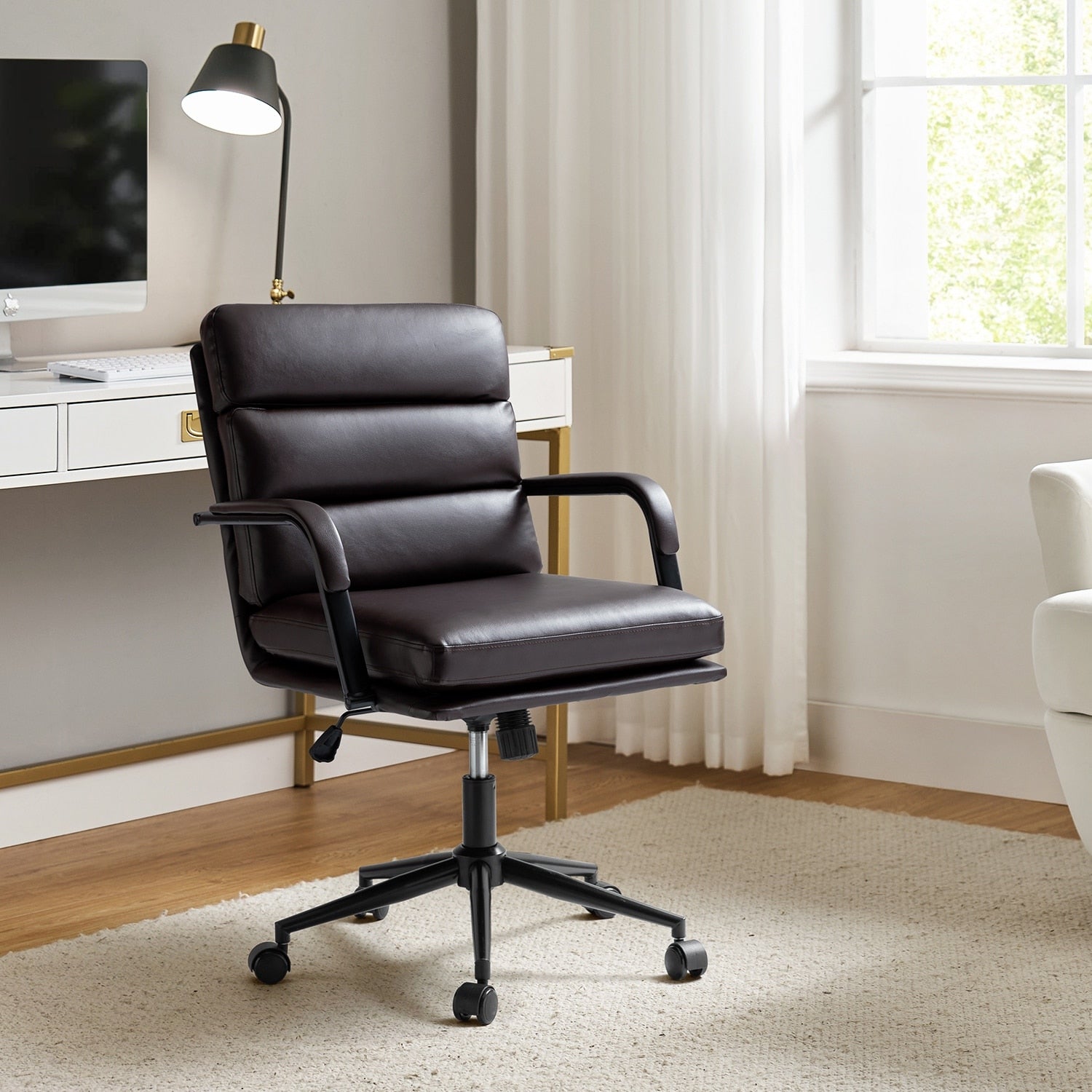 Sedia Joseph Modern Task in similpelle con blocco dell'inclinazione e inclinazione centrale di HULALA HOME