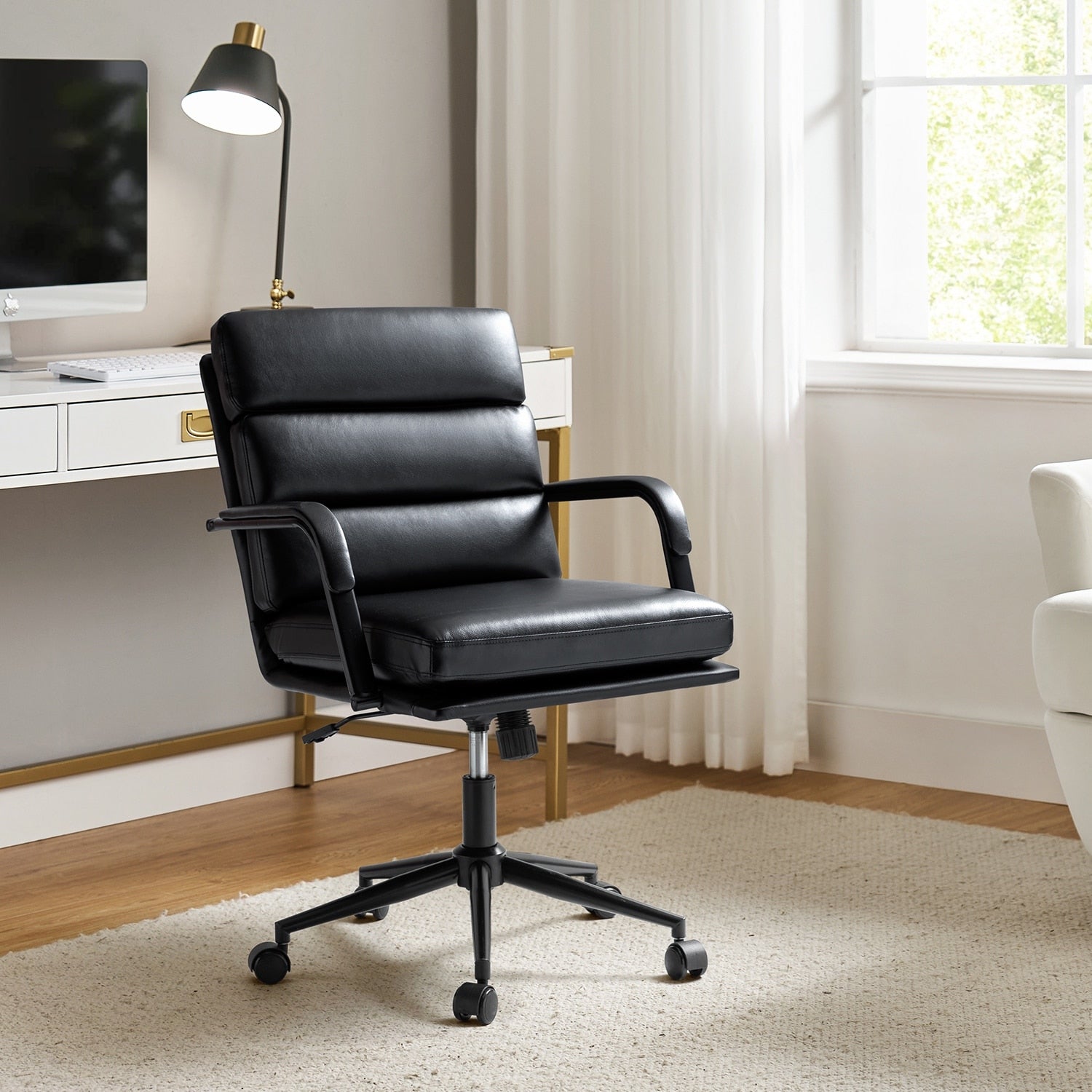 Sedia Joseph Modern Task in similpelle con blocco dell'inclinazione e inclinazione centrale di HULALA HOME