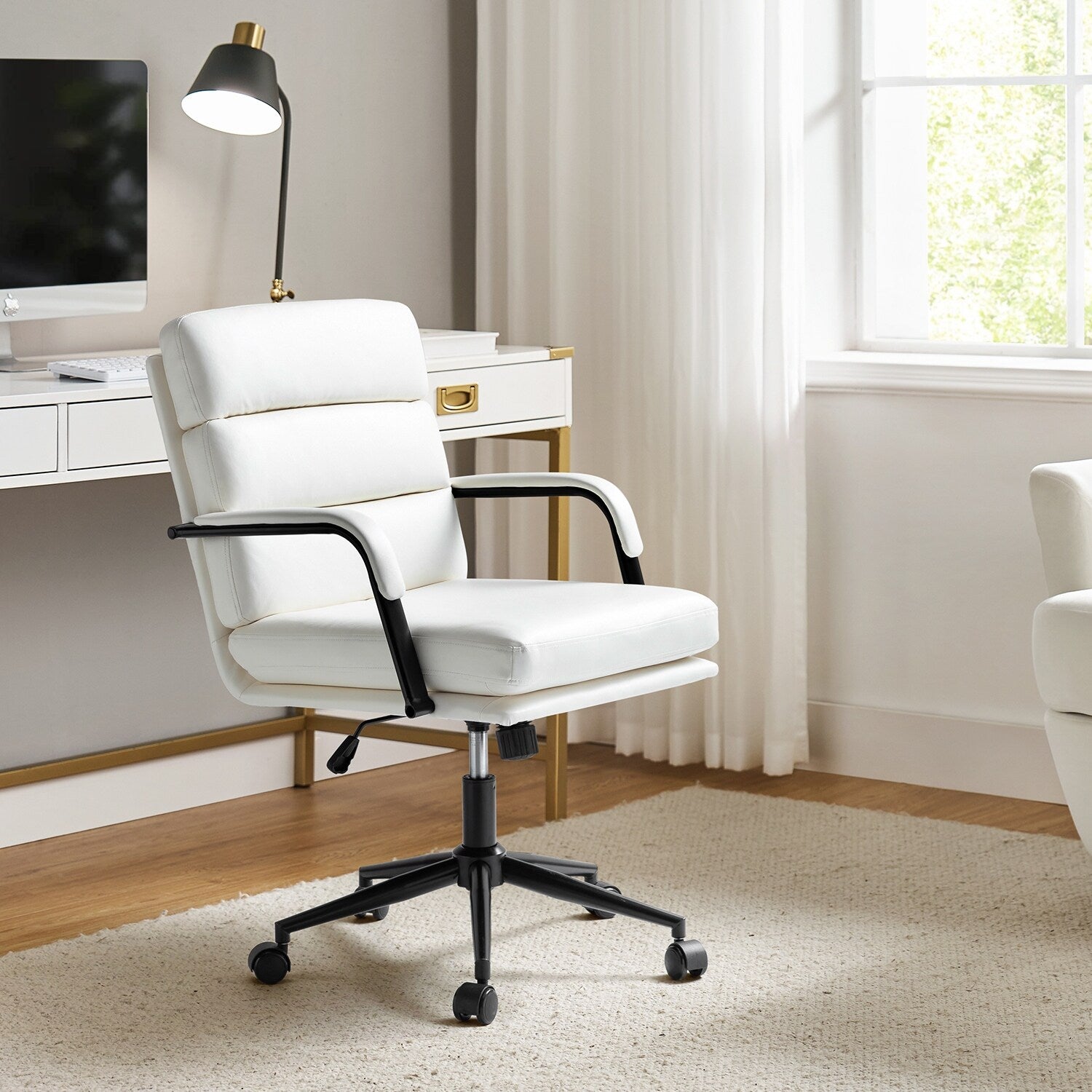 Sedia Joseph Modern Task in similpelle con blocco dell'inclinazione e inclinazione centrale di HULALA HOME