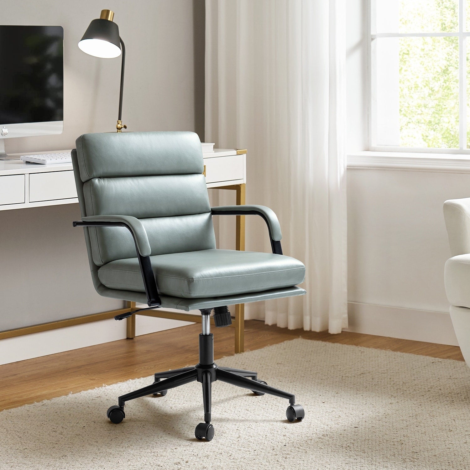 Sedia Joseph Modern Task in similpelle con blocco dell'inclinazione e inclinazione centrale di HULALA HOME