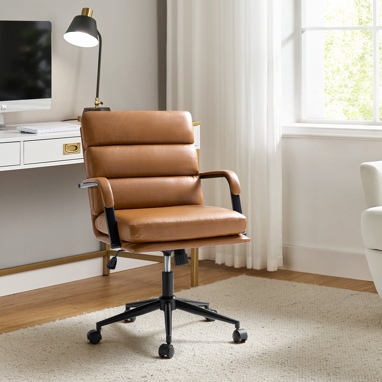 Sedia Joseph Modern Task in similpelle con blocco dell'inclinazione e inclinazione centrale di HULALA HOME
