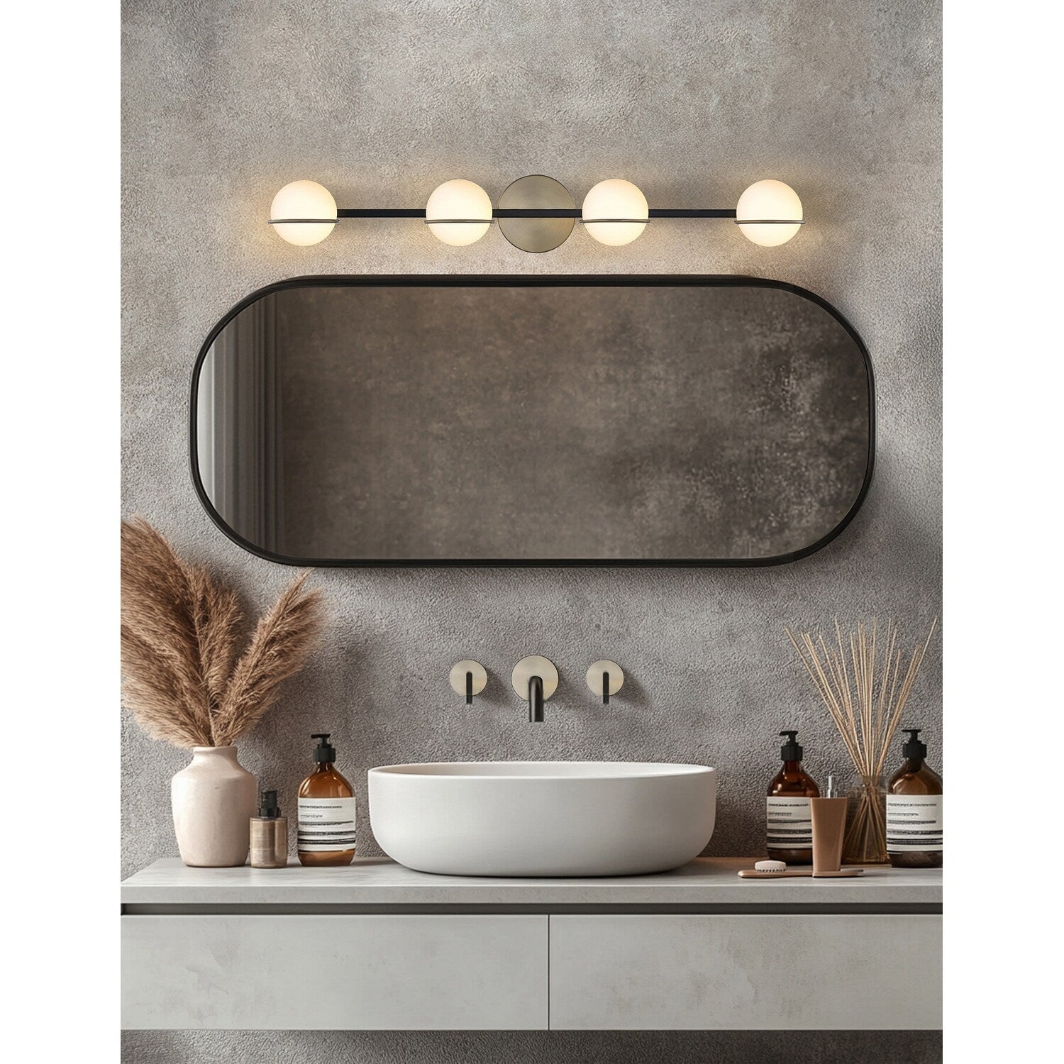 Justice Design Group EVOLV Fusion Centric, mobile bar da bagno a 4 luci con paralume in vetro opalino