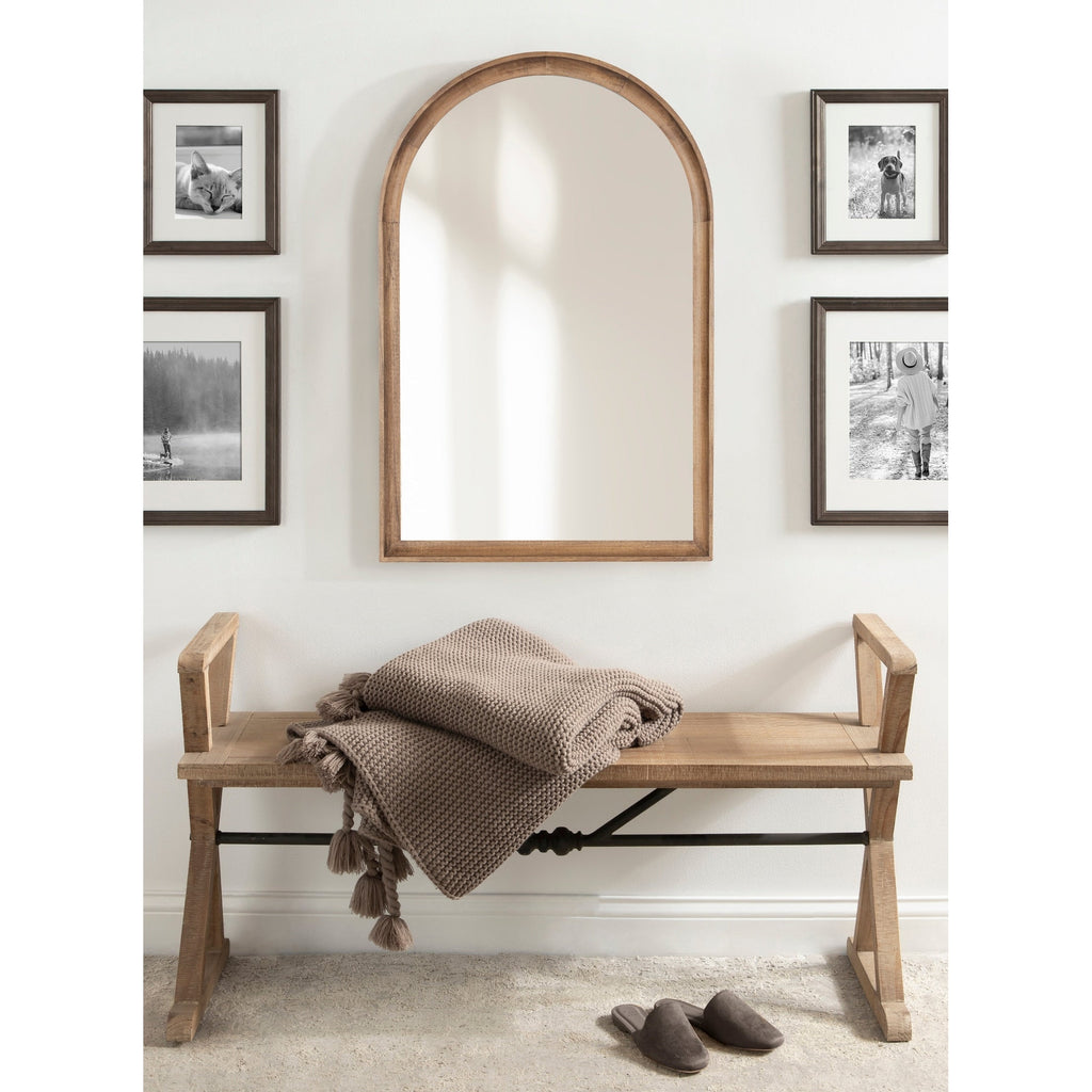 Specchio da parete in legno ad arco di Kate e Laurel Hatherleigh