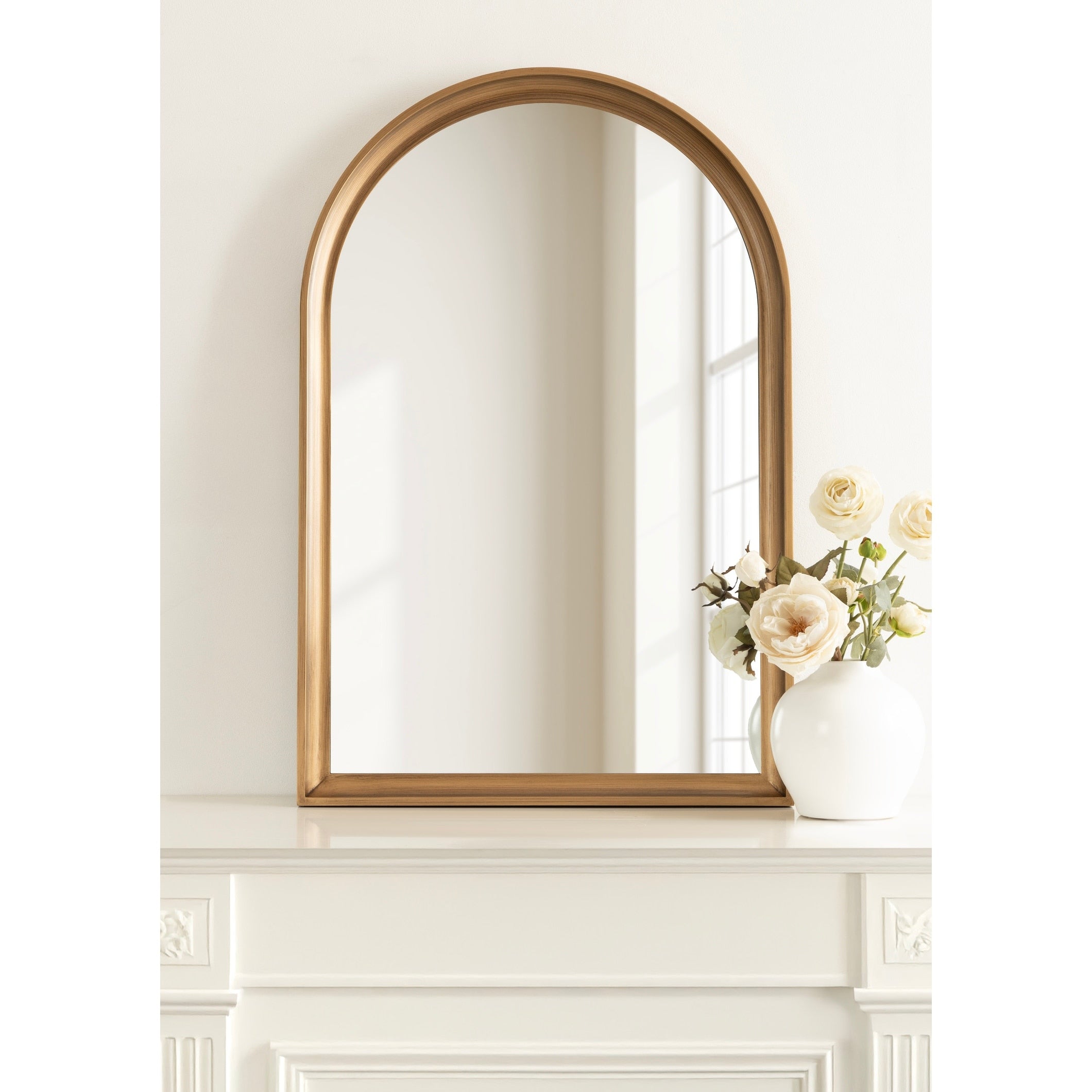 Specchio da parete in legno ad arco di Kate e Laurel Hatherleigh