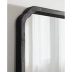 Specchio da parete quadrato in legno di Kate e Laurel Marston