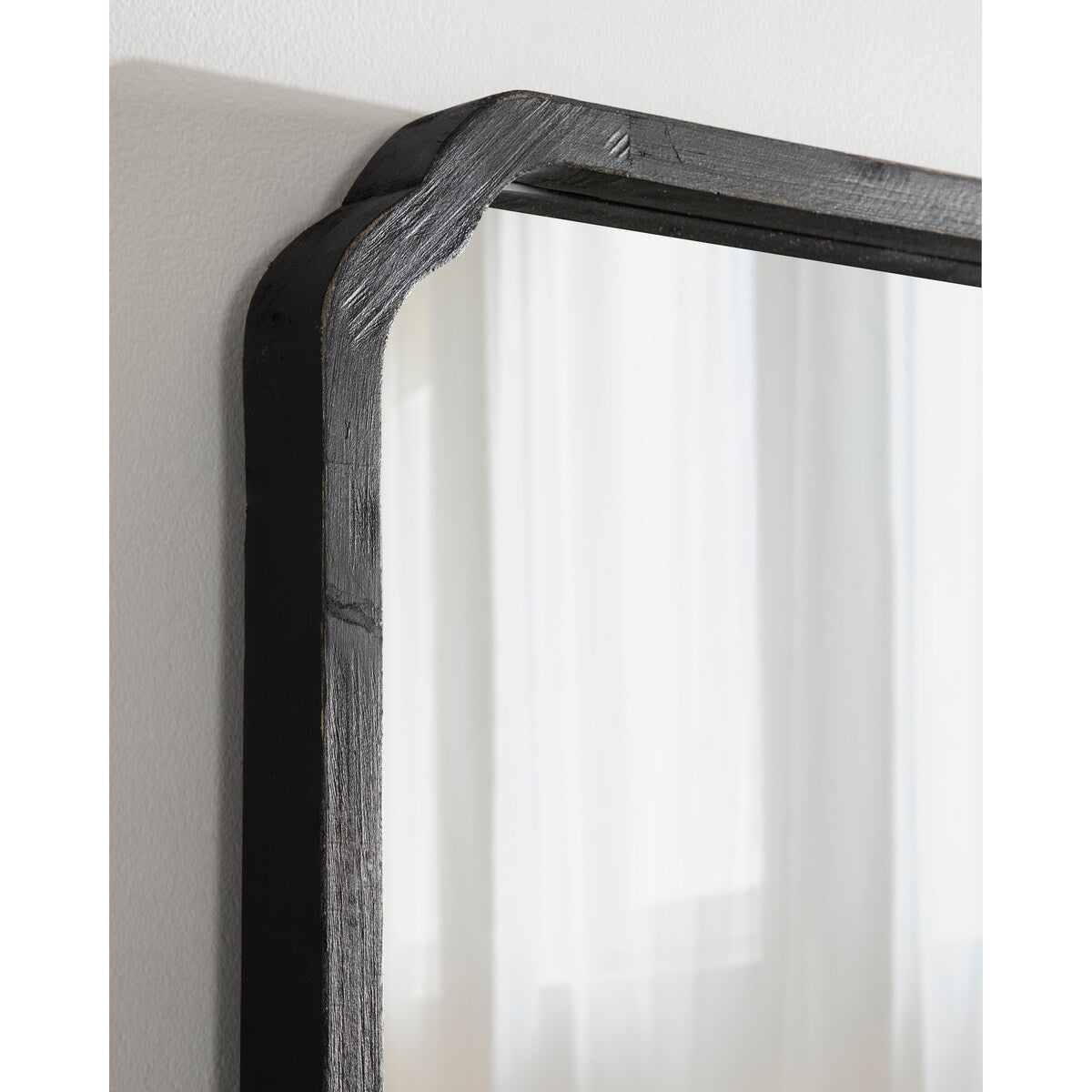 Specchio da parete quadrato in legno di Kate e Laurel Marston