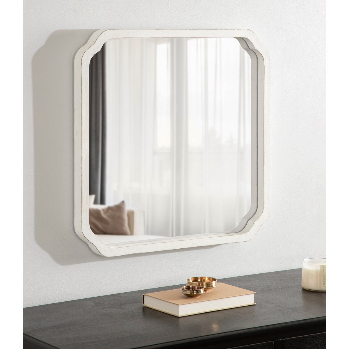 Specchio da parete quadrato in legno di Kate e Laurel Marston