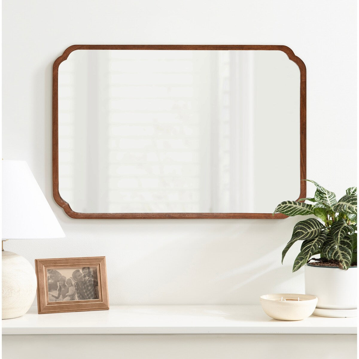 Specchio da parete quadrato in legno di Kate e Laurel Marston