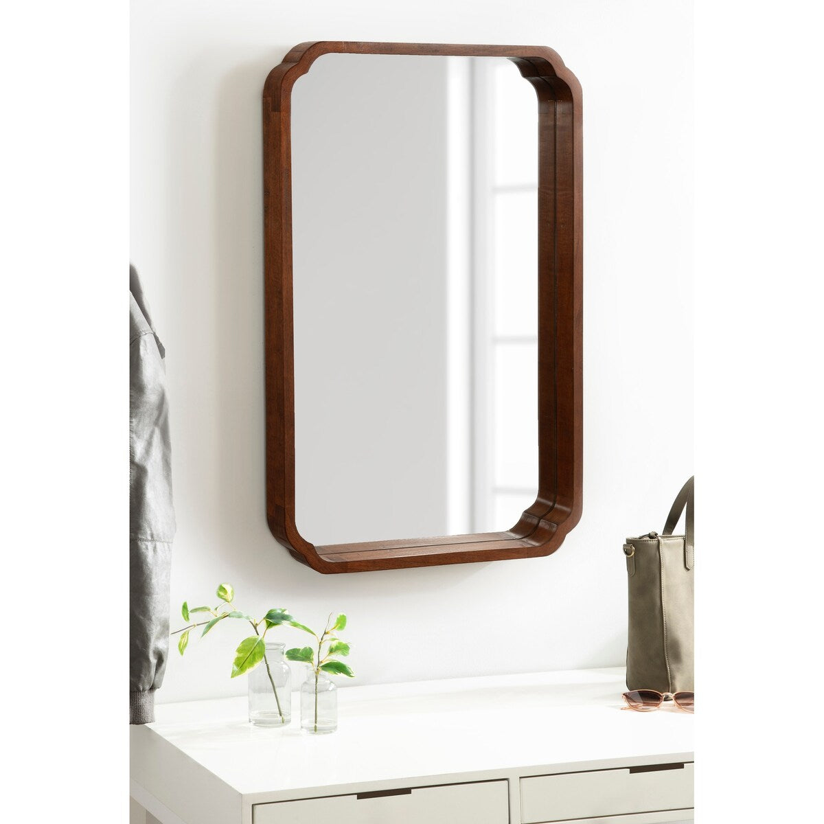 Specchio da parete quadrato in legno di Kate e Laurel Marston