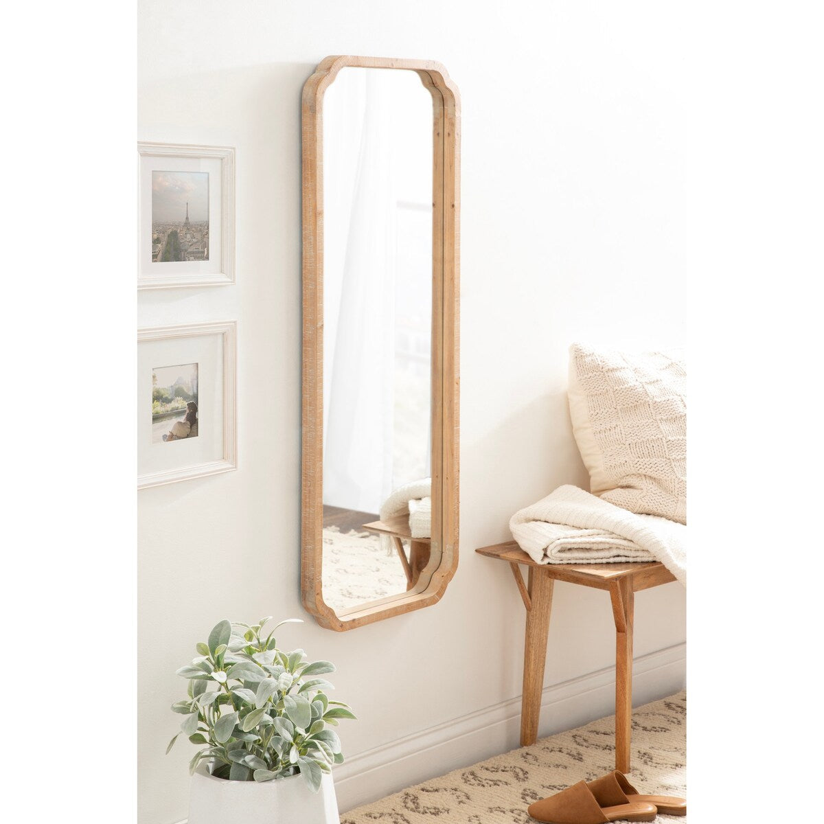 Specchio da parete quadrato in legno di Kate e Laurel Marston