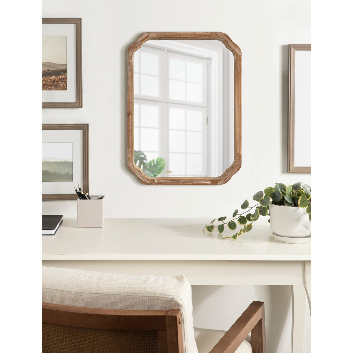 Specchio da parete quadrato in legno di Kate e Laurel Marston