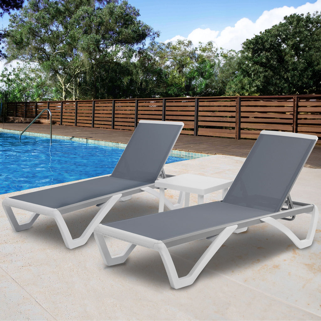 Kozyard Alan, chaise longue reclinabile regolabile per patio, gambe in resina di polipropilene e alluminio completamente piatte