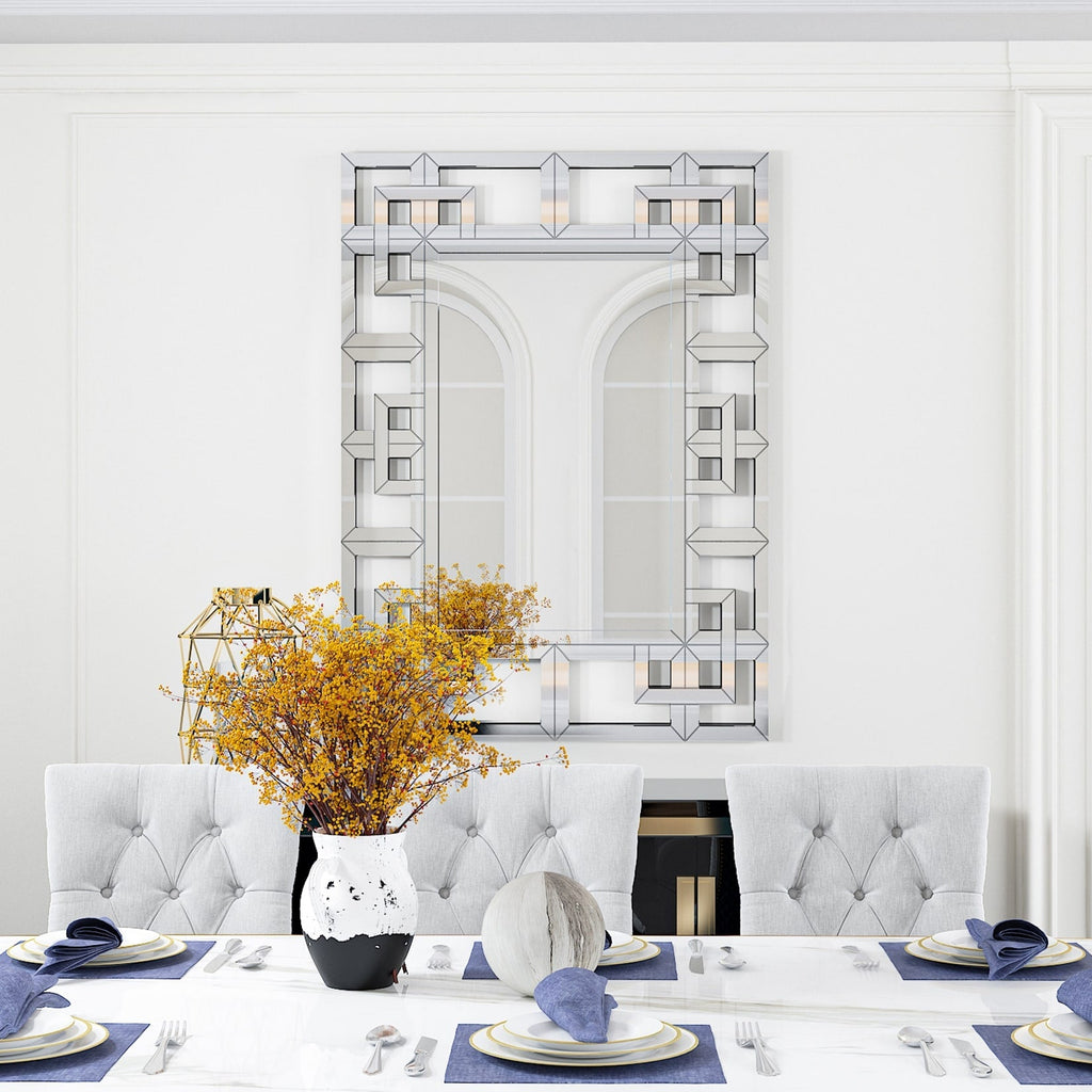 Grande specchio da parete con cornice geometrica e accenti argentati