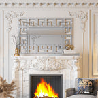 Grande specchio da parete con cornice geometrica e accenti argentati