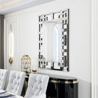 Grande specchio da parete con cornice geometrica e accenti argentati