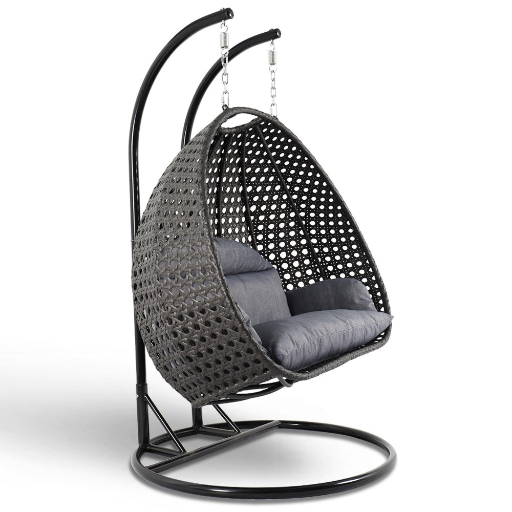 Sedia a forma di uovo sospesa LeisureMod per 2 persone con supporto - Amaca da esterno/interno in rattan e vimini per patio con cuscini