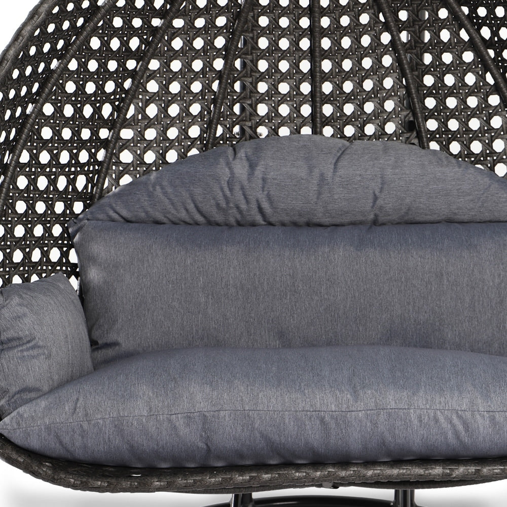 Sedia a forma di uovo sospesa LeisureMod per 2 persone con supporto - Amaca da esterno/interno in rattan e vimini per patio con cuscini