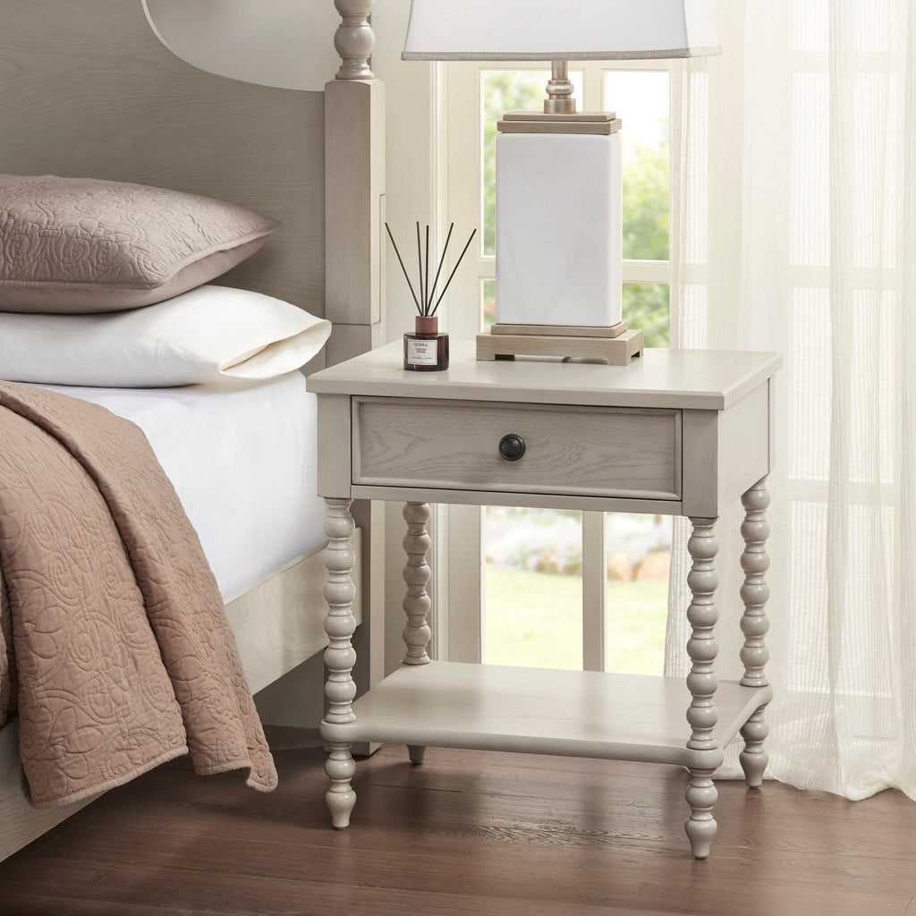 Comodino in legno tornito Madison Park Signature Beckett con cassetto e ripiano