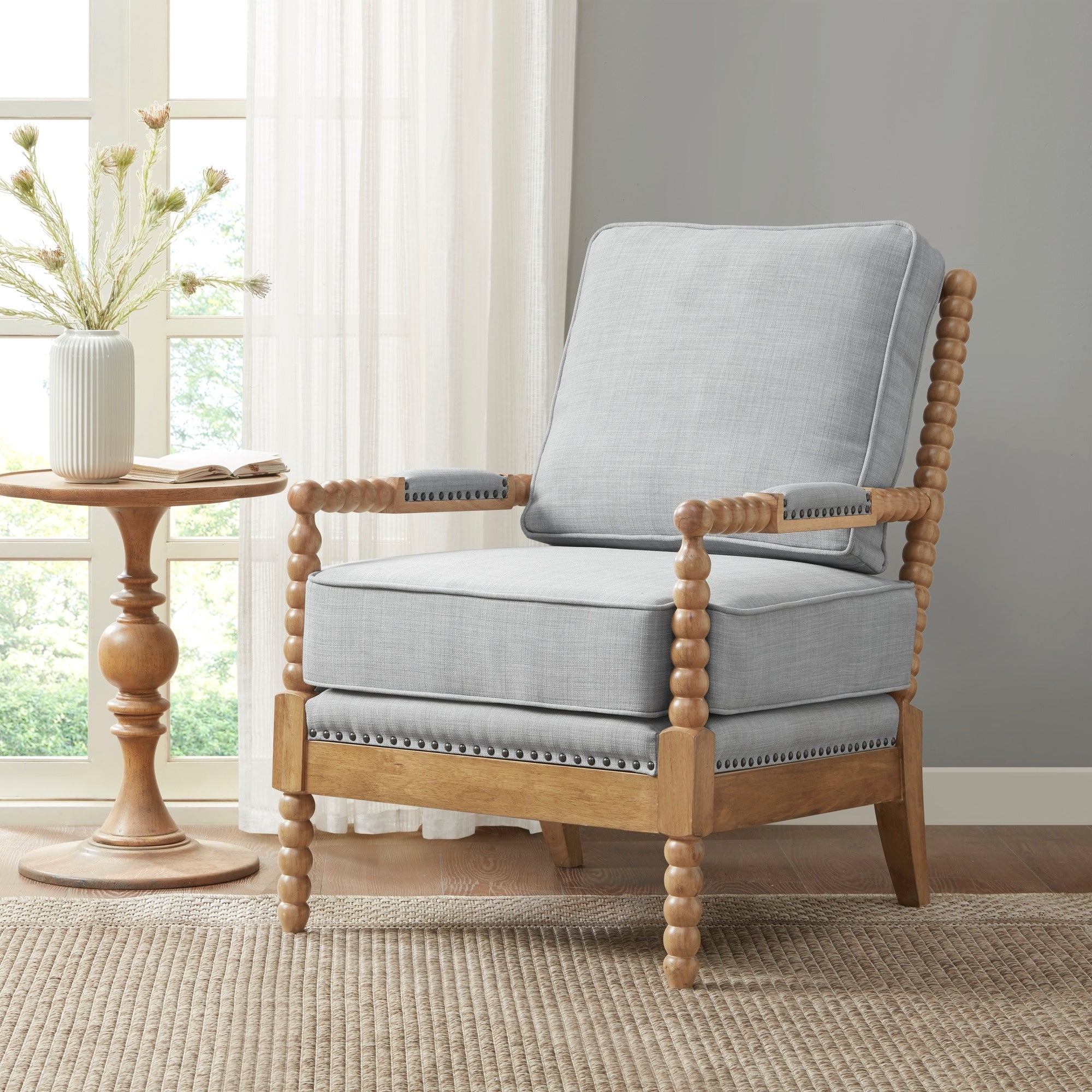Poltrona Madison Park Donohue con struttura in legno tornito